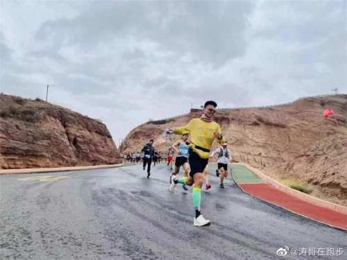 朱可铭|跟随甘肃牧羊人重走救援路 山路崎岖羊肠小道行走十分不便