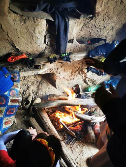 朱可铭|跟随甘肃牧羊人重走救援路 山路崎岖羊肠小道行走十分不便