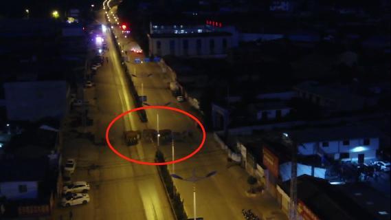 无人机|15头亚洲象进入云南峨山县城 尝试利用投食方式引导野象