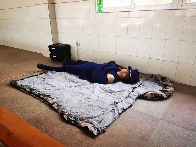 出路|北迁野象群40余天路程达400公里 目击者:走路如同货车经过,每一步都在震动