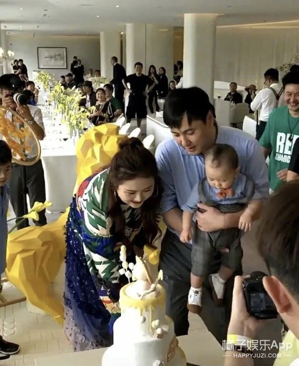 曝光量|沈腾3岁儿子正面照曝光 网友:喜剧界后继有人,和爸爸一模一样