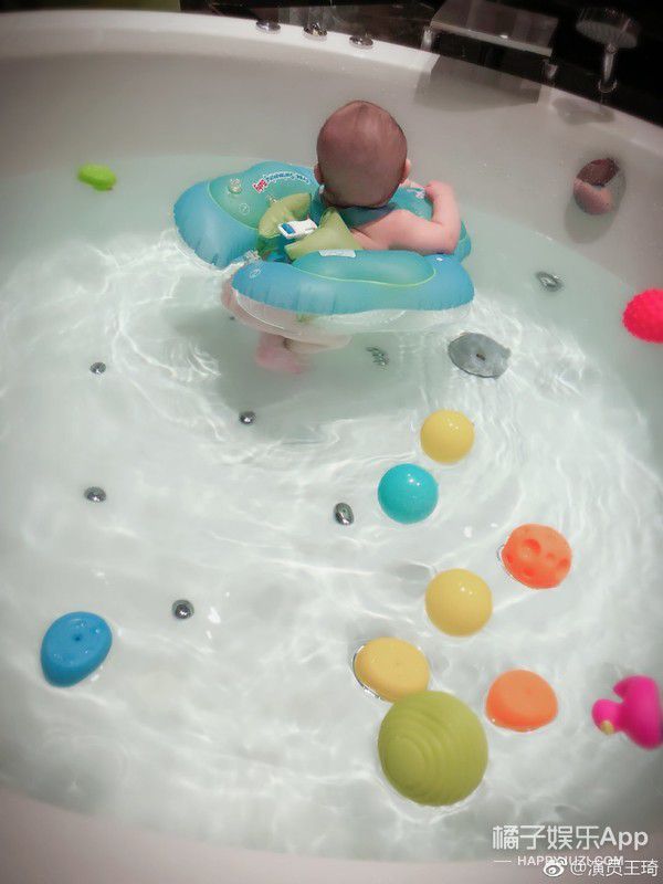 曝光量|沈腾3岁儿子正面照曝光 网友:喜剧界后继有人,和爸爸一模一样