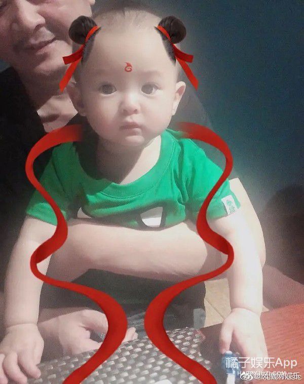 曝光量|沈腾3岁儿子正面照曝光 网友:喜剧界后继有人,和爸爸一模一样