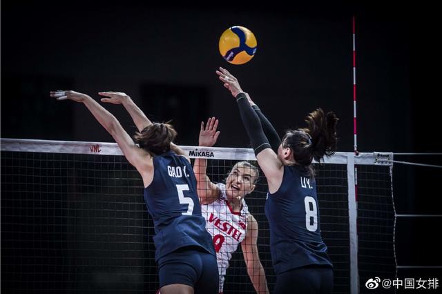 拦网得分|三局不敌土耳其！中国女排争夺奖牌前景黯淡，郎平眼睛肿了