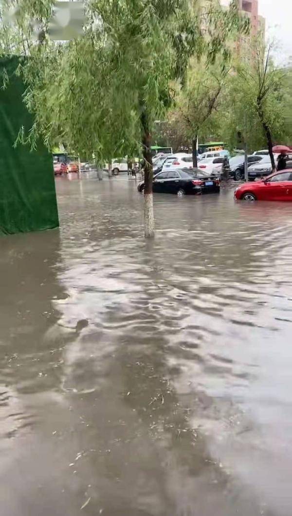 吉林网|致市内多处积水严重，降雨后长春市开启“驾船模式”