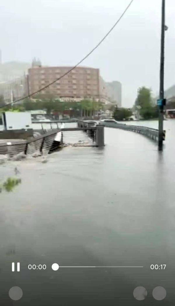 吉林网|致市内多处积水严重，降雨后长春市开启“驾船模式”