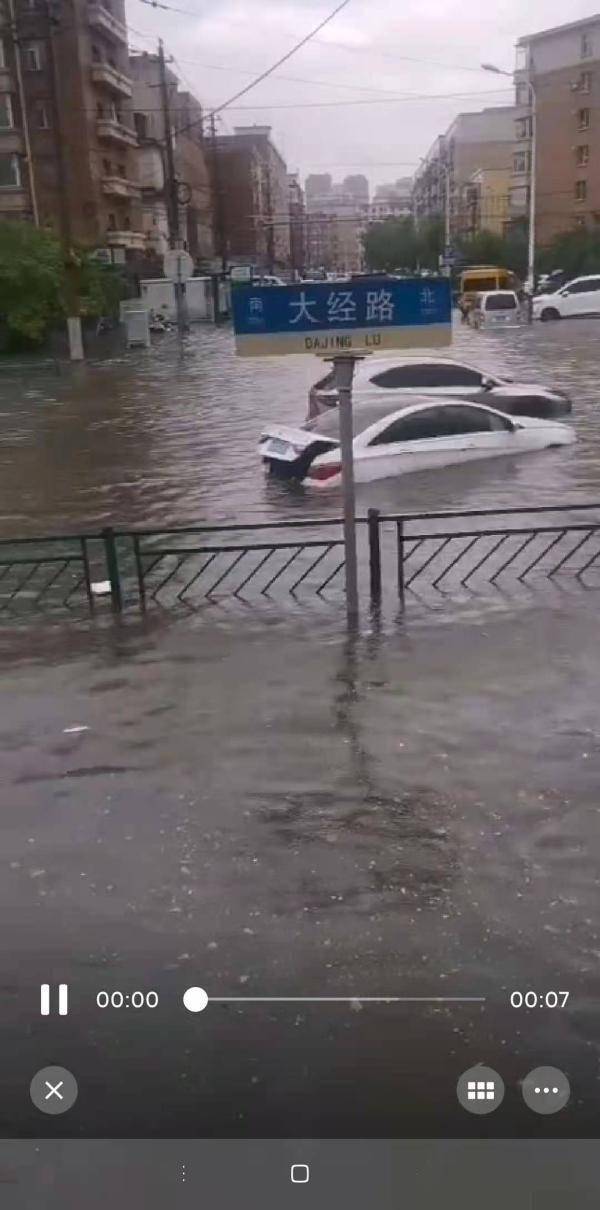 吉林网|致市内多处积水严重，降雨后长春市开启“驾船模式”