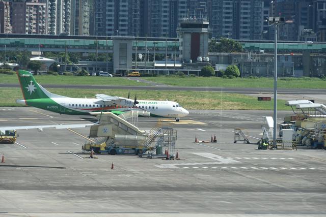 立荣|太扯了！台旅客持阳性证明飞厦门竟然被放行