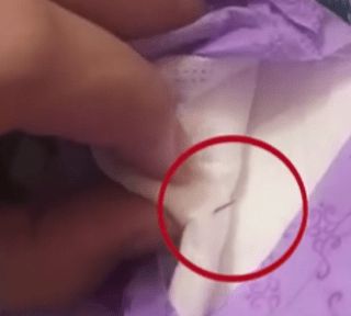 卫生巾|可怕!卫生巾里出针头?七度空间就卫生巾发现针头致歉