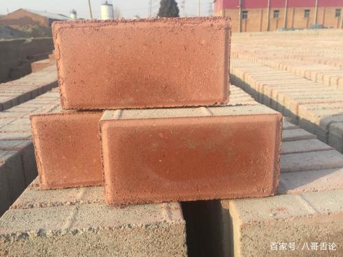 铁头|翻车！大师铁头劈砖后头破血流， 网友：河南的砖相当可以