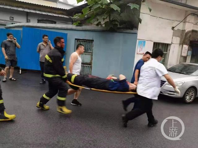 爆炸事故|十堰爆炸伤者:气浪把我推出三米远 忍痛爬起自行来医院救治