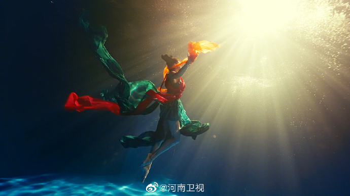 河南卫视|在水下泡26个小时拍出水下飞天 网友:河南卫视还有多少惊喜是我们不知道的