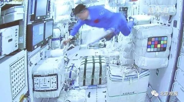 外卖|航天员太空外卖已送达 有宫保鸡丁 网友:伙食不错!配送费贼贵