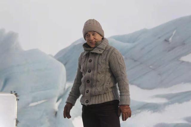 林凤娇|一年多未同框！成龙退出林凤娇全资持股公司，网友：嗅到一丝大瓜的味道