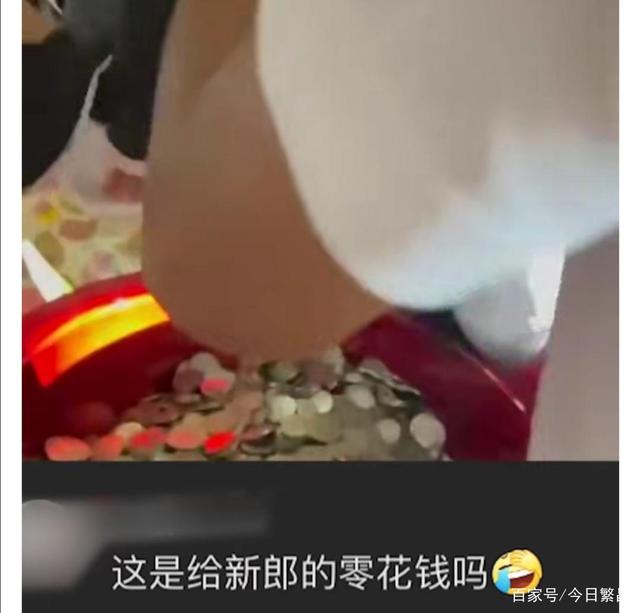 男子|奇葩！朋友结婚男子随3000枚硬币装满1盆，记帐大爷：硬币一盆