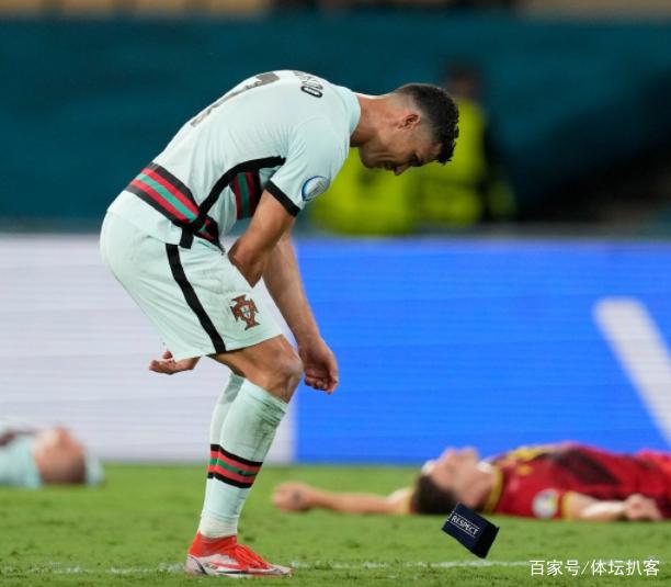 队长袖标|C罗怒摔队长袖标 下一届欧洲杯C罗就39岁了