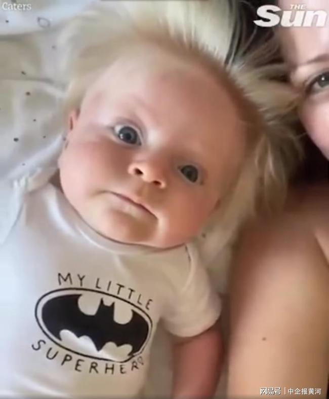 婴儿|有着“如出一辙”的发型，婴儿因神似英首相约翰逊走红