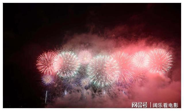 焰火晚会|长沙橘子洲烟花闪耀夜空，庆建党百年