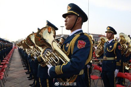 天安门广场|帅！中国人民解放军军乐队天安门广场现场图