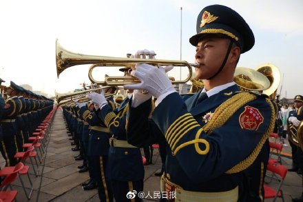 天安门广场|帅！中国人民解放军军乐队天安门广场现场图