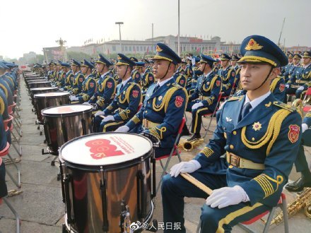 天安门广场|帅！中国人民解放军军乐队天安门广场现场图