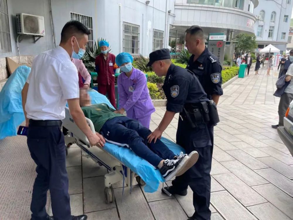 中毒症状|云南阿姨吃菌中毒 病床上抓老鼠 每年都上演大型迷惑现场