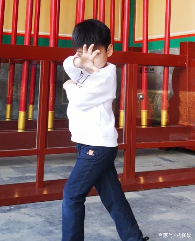 陈晓|超甜蜜！陈妍希晒父子熟睡照为陈晓庆生，星星睡姿可爱