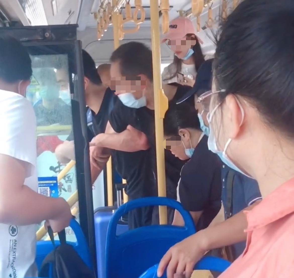 民警|好样的！警校生公交上抓贼被威胁后霸气回怼：我是警察，不怕你记！