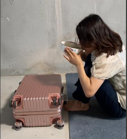 女孩儿|独立女孩！女孩回应花10年积蓄住毛坯房：当地有点重男轻女