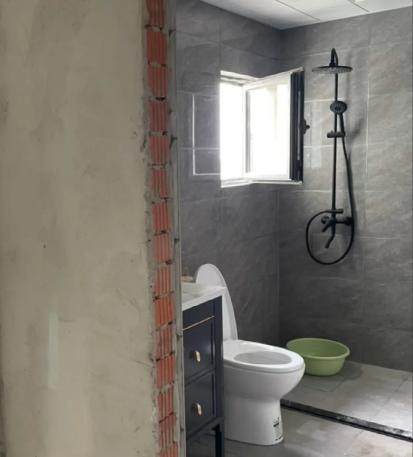 女孩儿|独立女孩！女孩回应花10年积蓄住毛坯房：当地有点重男轻女