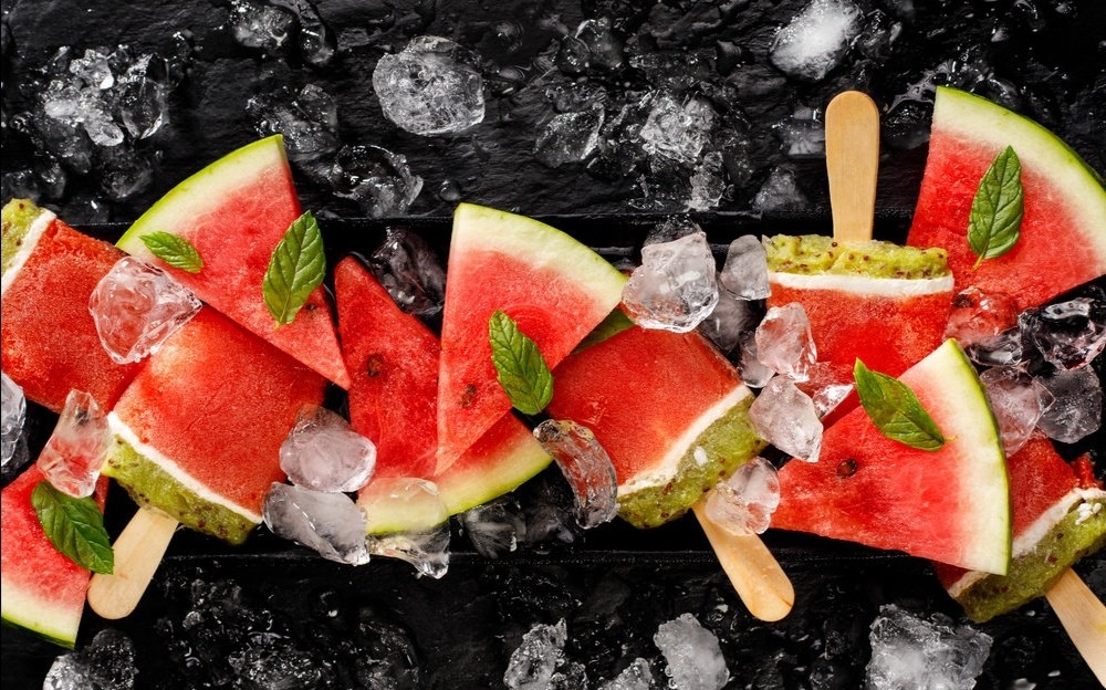 细菌培养|隔夜冰西瓜一口吃下8400个细菌 到底能不能吃？