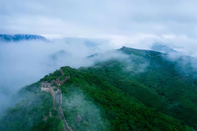 人间仙境|连绵大雨造人间美景 雨后长城云蒸雾绕宛若仙境