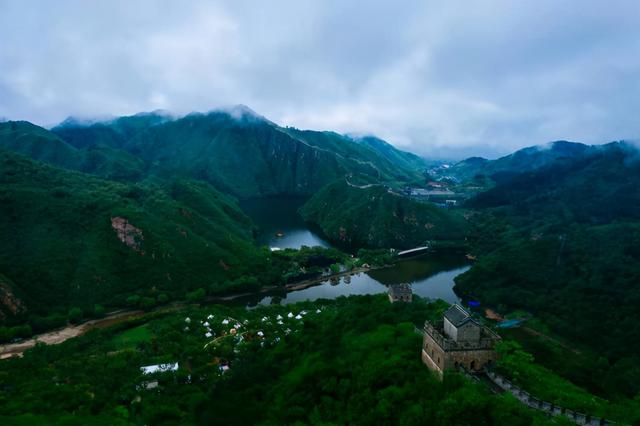 人间仙境|连绵大雨造人间美景 雨后长城云蒸雾绕宛若仙境