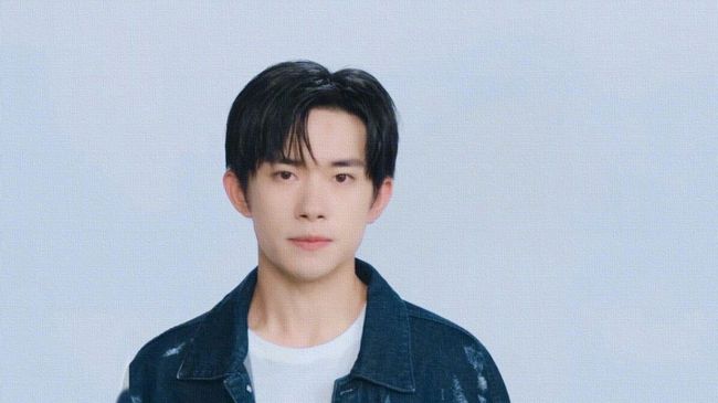 陈立农|好兄弟！在机场呆了一天，杨洋晚宴前终于到达王彦霖婚礼现场