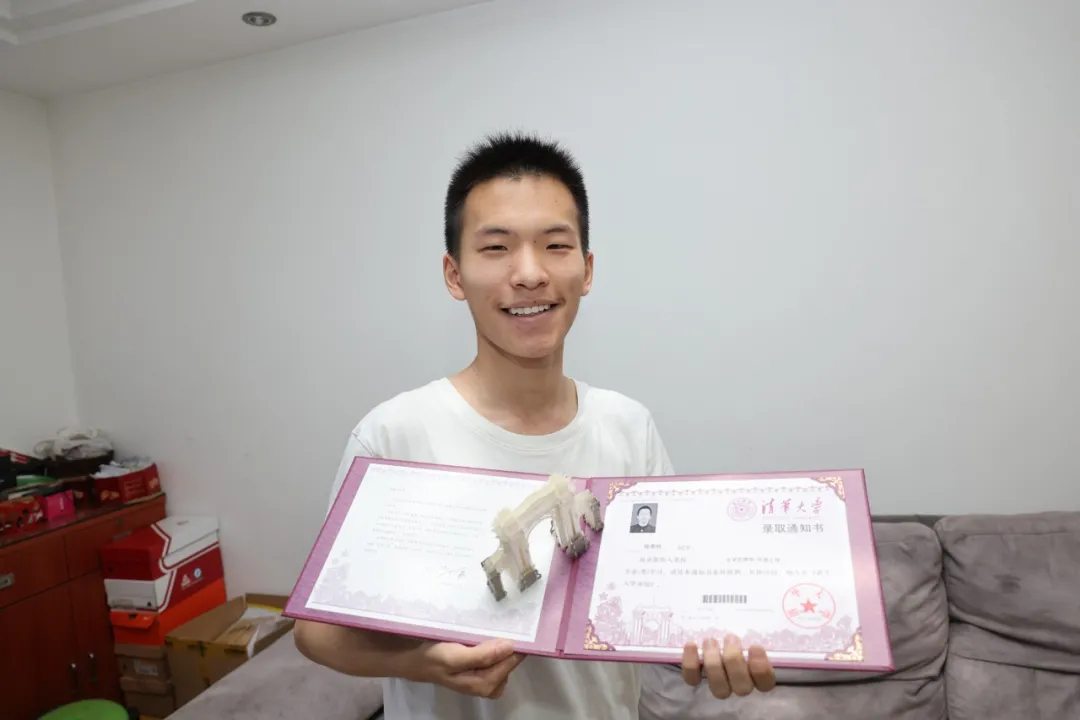 江苏省靖江高级中学|别人家的孩子！江苏一对双胞胎都考652分，一个北大一个清华