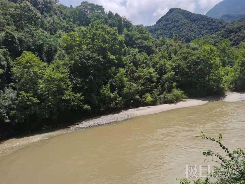 牧马|夫妻举报盗砂被碾亡,二胎女儿不满1岁,惨剧发生细节披露