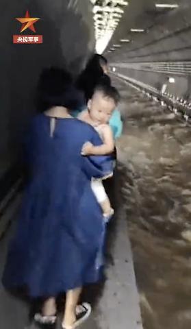 IV|挺住！郑州！千年一遇特大暴雨，洪灾已造成郑州市区12人死亡