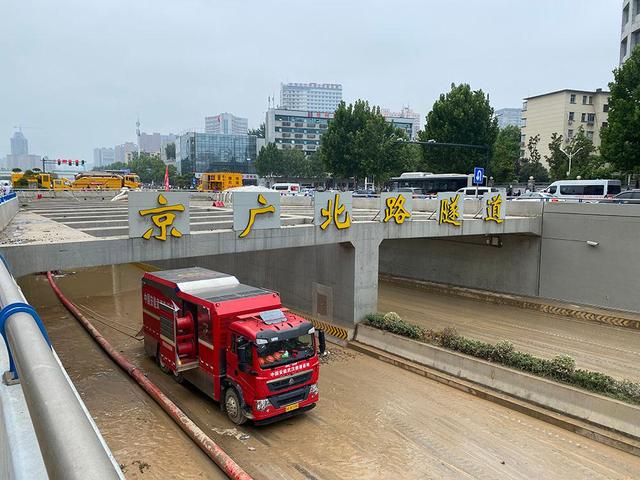 同学|郑州初二学生:同学消失在京广隧道:想隧道积水可能比路面要好