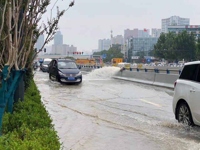 同学|郑州初二学生:同学消失在京广隧道:想隧道积水可能比路面要好