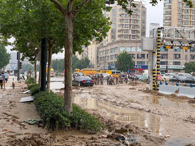 同学|郑州初二学生:同学消失在京广隧道:想隧道积水可能比路面要好