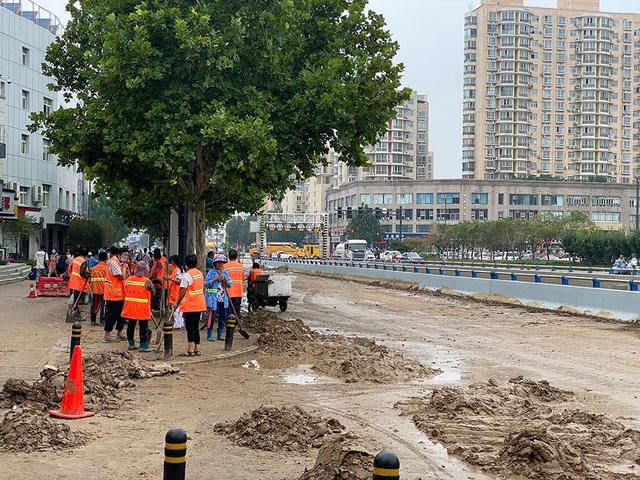 同学|郑州初二学生:同学消失在京广隧道:想隧道积水可能比路面要好