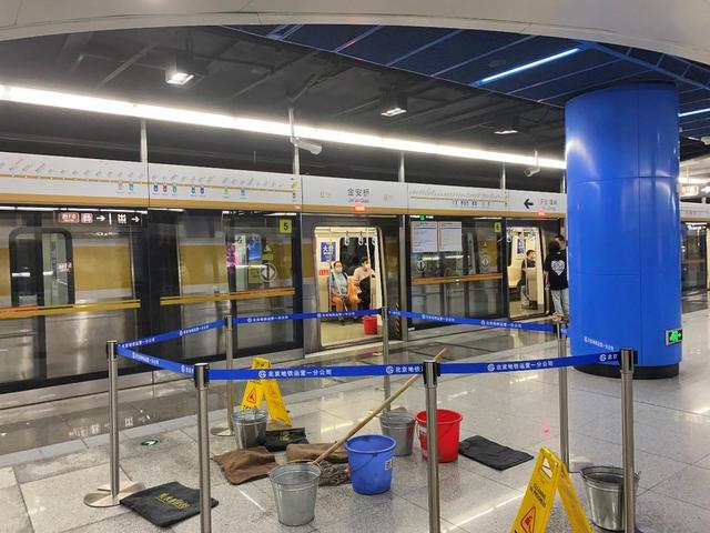 熔断机制|缺乏联动停运机制！专家谈郑州地铁事故：列车无逃生门