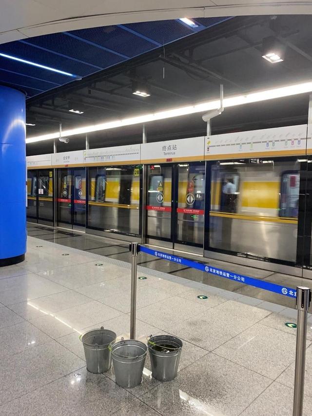 熔断机制|缺乏联动停运机制！专家谈郑州地铁事故：列车无逃生门