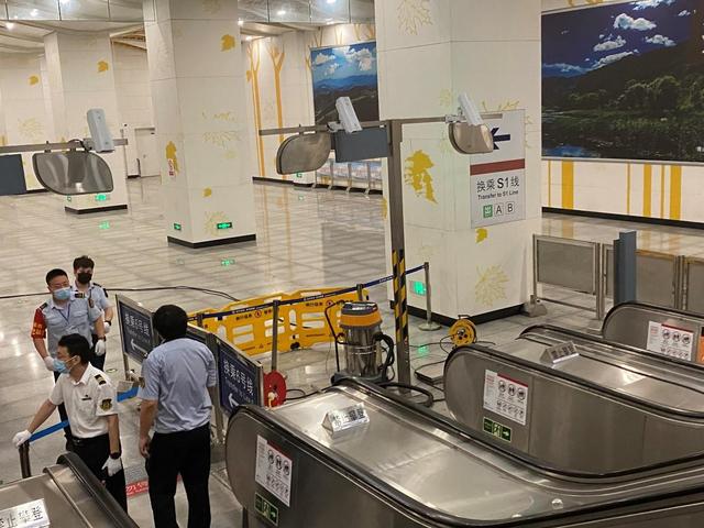 熔断机制|缺乏联动停运机制！专家谈郑州地铁事故：列车无逃生门