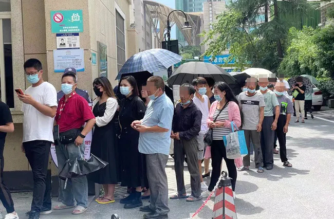 耶稣堂弄|南京张家界!本轮疫情或已形成传播双中心 打疫苗又排长队