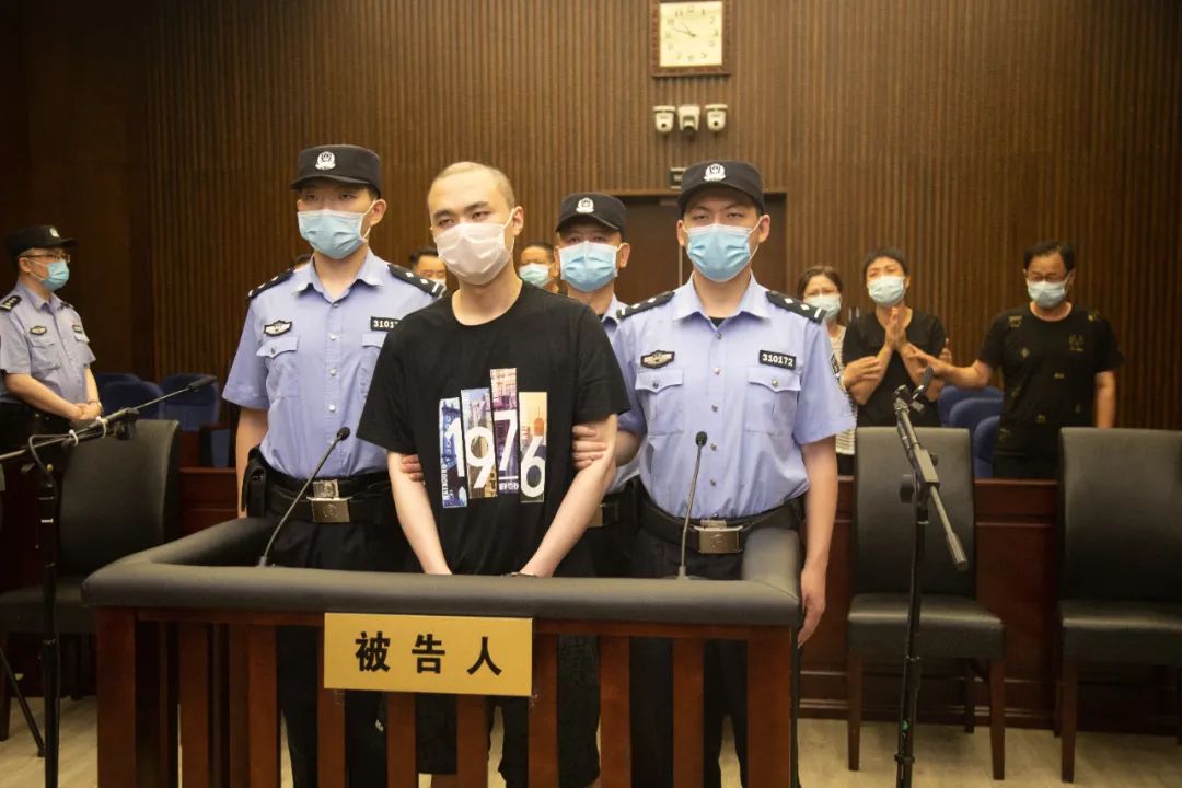 被告人|上海杀妻焚尸案凶手获死刑 索要钱款还债遭拒将妻子杀害