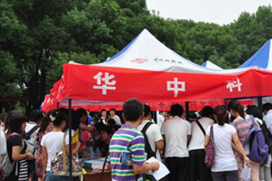 转学|哗众取宠？华科回应网红称可以靠关系转学：录取符合高考政策