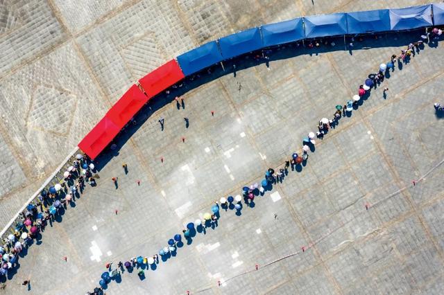 南京禄口机场|中国抗疫压力几何?专家解读:还要交一些学费,再考虑怎样和病毒共存