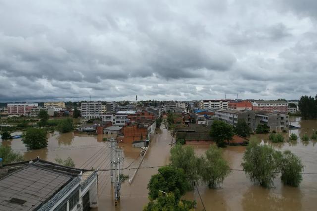 强降雨|湖北柳林遭极端强降雨致21人遇难 航拍受灾现场