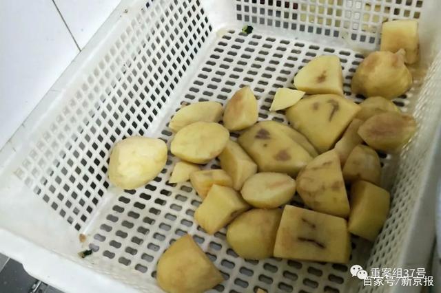 哥俩|胖哥俩肉蟹煲死蟹当活蟹卖 土豆、鸡爪也中招 多名食客就餐后腹泻